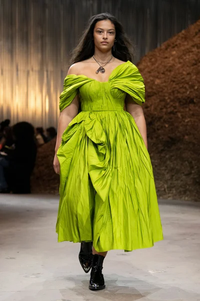 Look 7